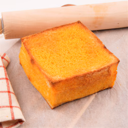 T&T Bakery Triple Cheese Golden Bread (70g)